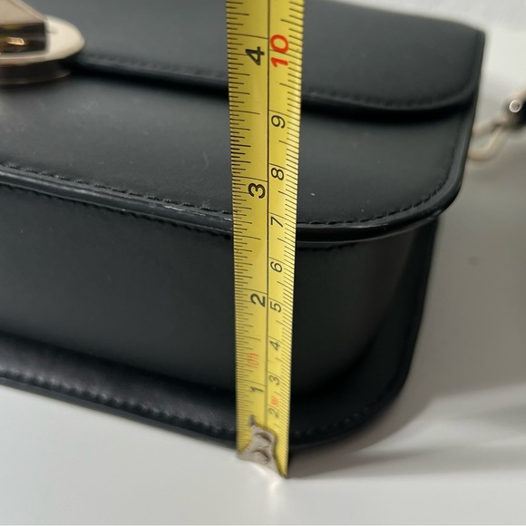 Kate Spade Audrey Flap Crossbody Black Gold Accent Excellent Condition Bag - Picture 3 of 16